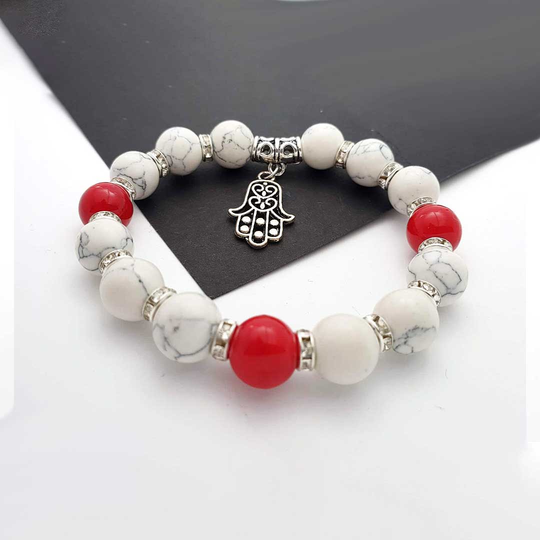 Howlit és vörös jade Hamsa kézzel